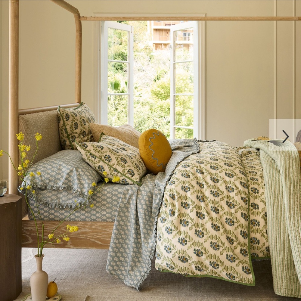 Floral Patterned Bedding Set